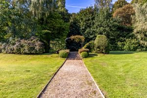 Estate Grounds- click for photo gallery